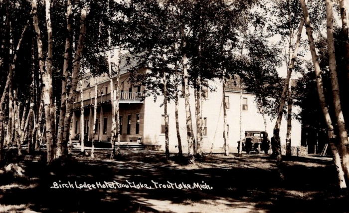 Birch Lodge (Birch Lodge Motel) - Old Postcard (newer photo)